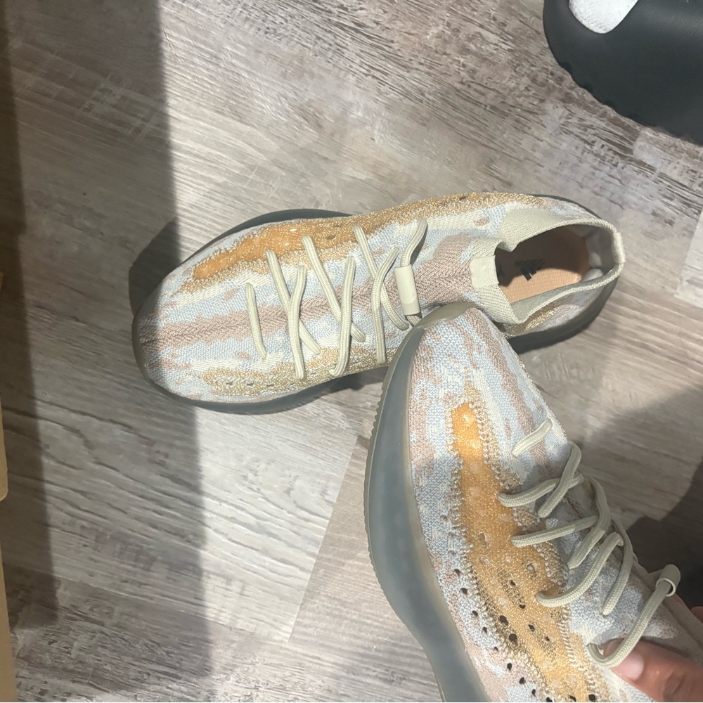 adidas Yeezy Boost 380 Box